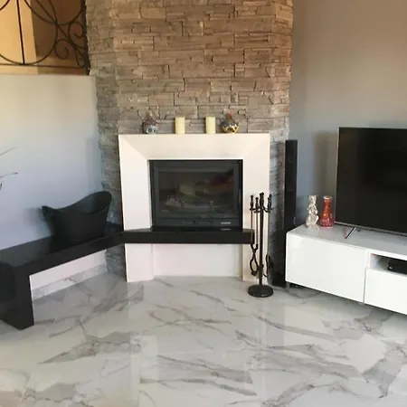 בית נופש Golfvilla Tom באלאק